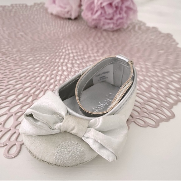 🌸3/$30🌸 Cute Baby Gap and Carter’s bundle - Picture 10 of 11